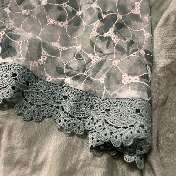 Moon River - By The River Floral Short Sleeve Dress in Light Green Size Medium - Picture 4 of 4